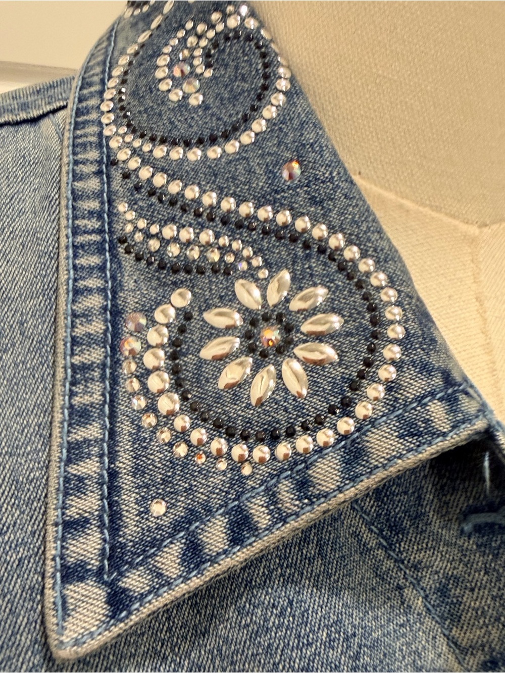 🔥Vintage Christine Alexander Rhinestone Blue Denim Jacket - Women - Picture 8 of 13